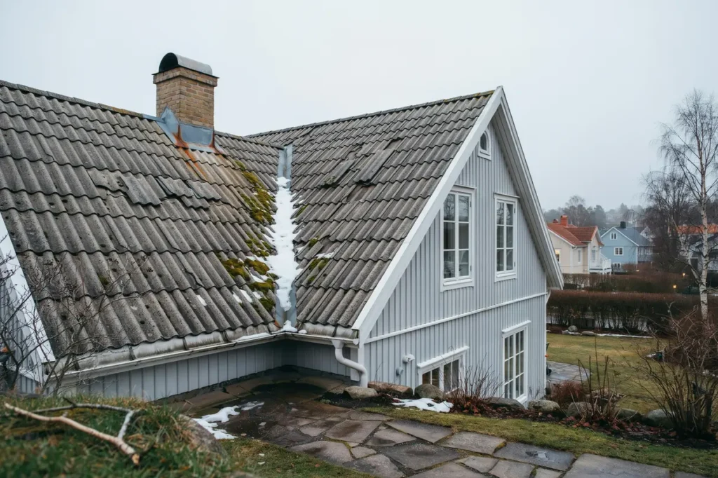 s uppt cker du frostskador p taket efter vintern checklista f r villa gare